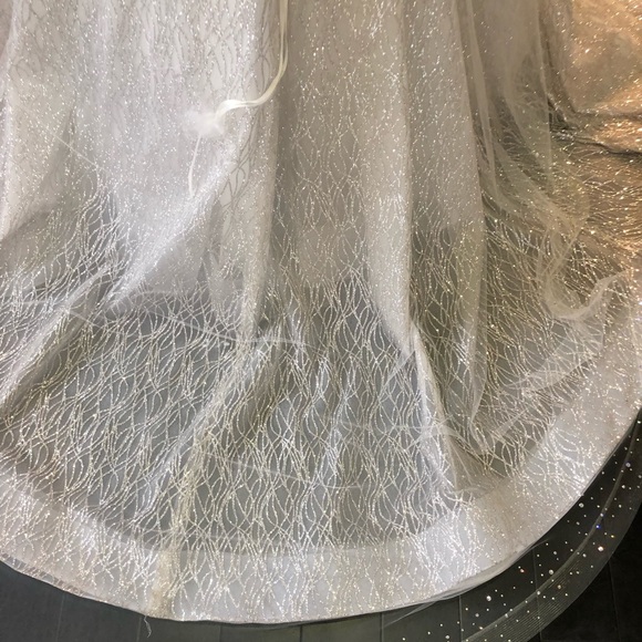 Lazaro Style 3662 Designer Wedding Gown 0-2 - Picture 11 of 12